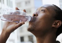 Ibimenyetso byakwereka ko amazi unywa buri munsi adahagije ko utanywa amazi ahagije