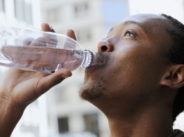 Ibimenyetso byakwereka ko amazi unywa buri munsi adahagije ko utanywa amazi ahagije